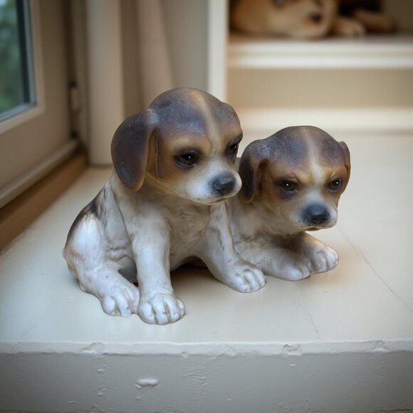 Vintage 1977 Enesco Beagle Dogs Porcelain Puppy Figurine Pair - Picture 1 of 4